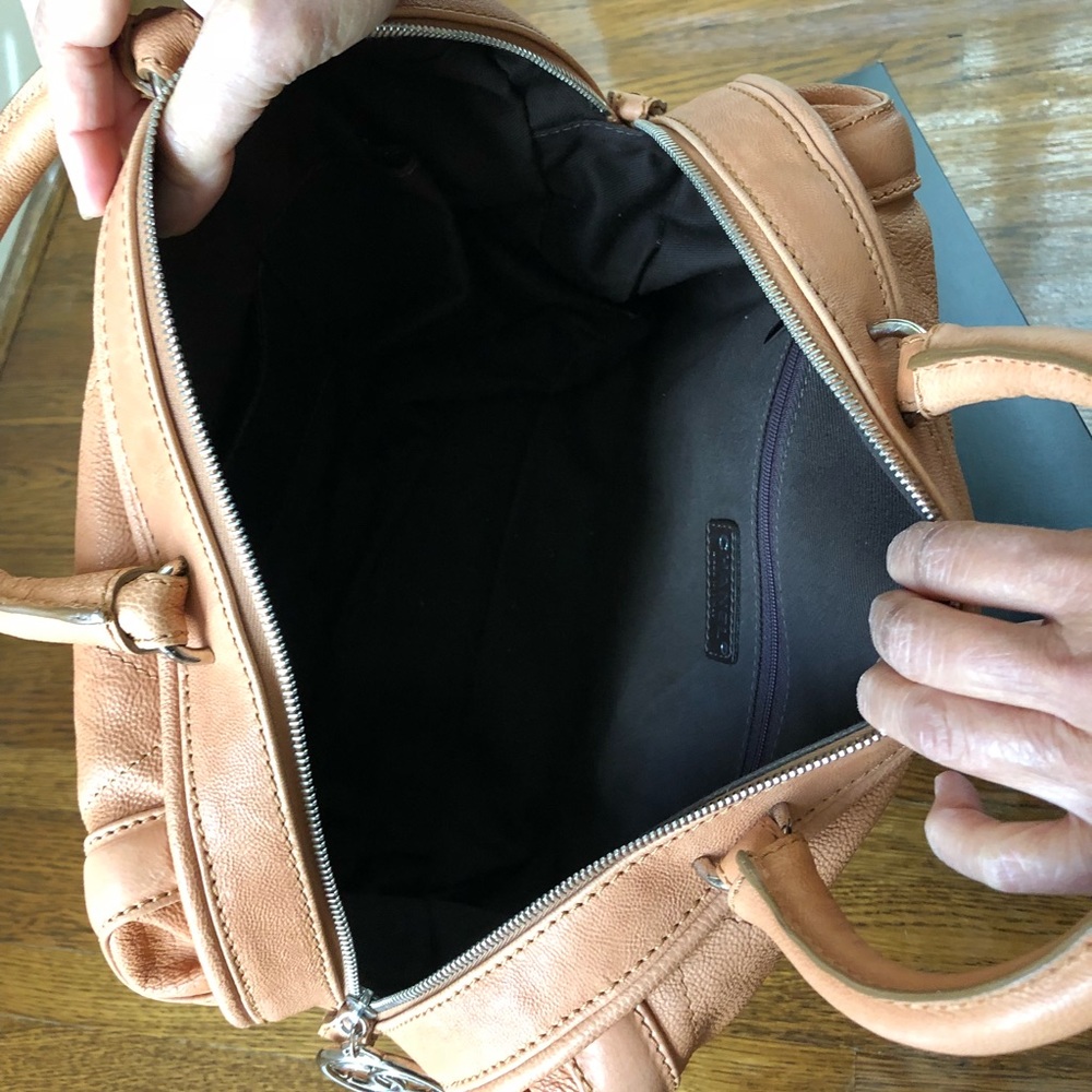 Brand new salmon Chanel quilted ligne bowler bag. - Picture 6 of 8